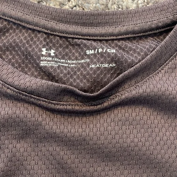 Women's Short Sleeve Purple Loose Fit Heat Gear Under Armour Shirt - Picture 2 of 6